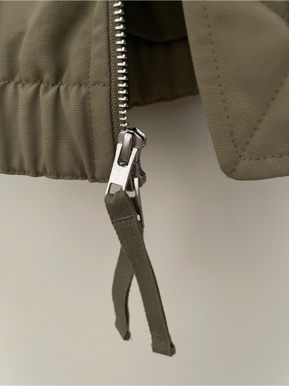 $500 Vince Lightweight Bomber Jacket in light army green size xs - Picture 4 of 12